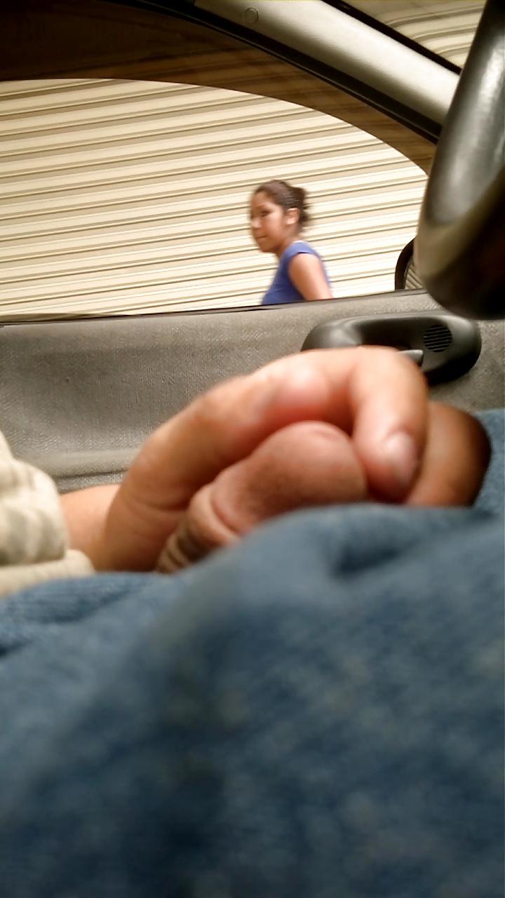 21P Flashing, exhibicionismo, mostrando el pene en la calle 10