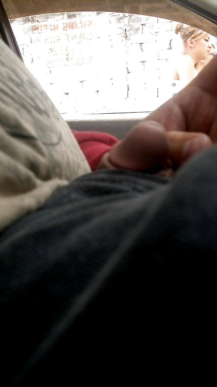 21P Flashing, exhibicionismo, mostrando el pene en la calle 10