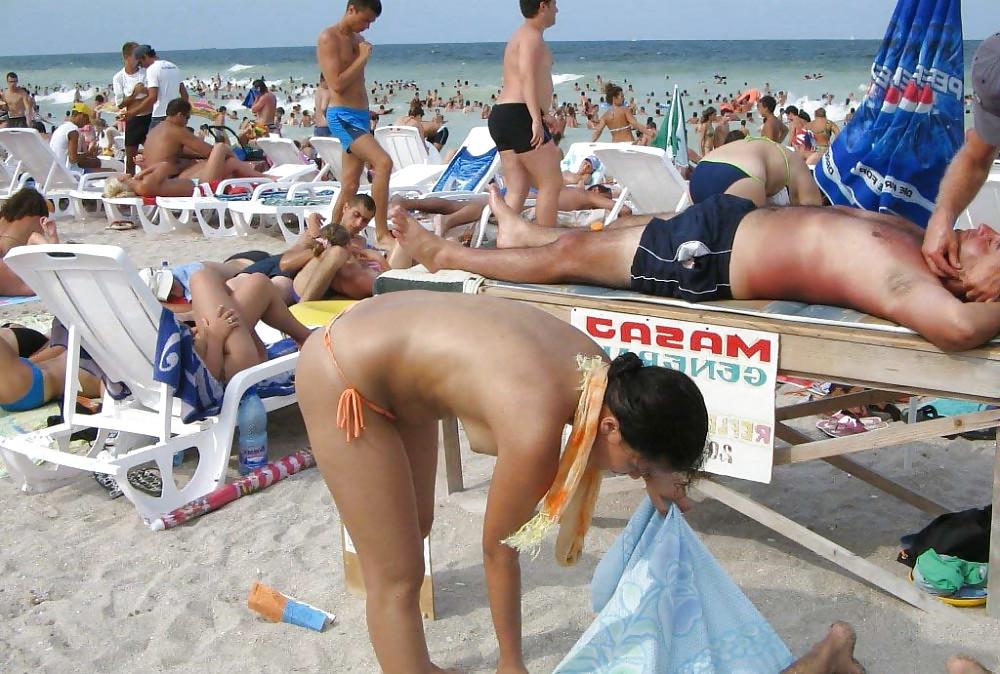 25P Cute Beach Girls
