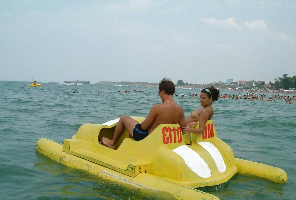 25P Cute Beach Girls