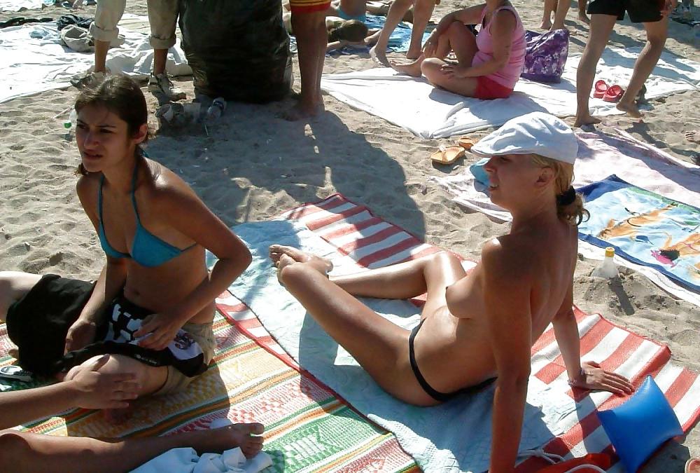 25P Cute Beach Girls