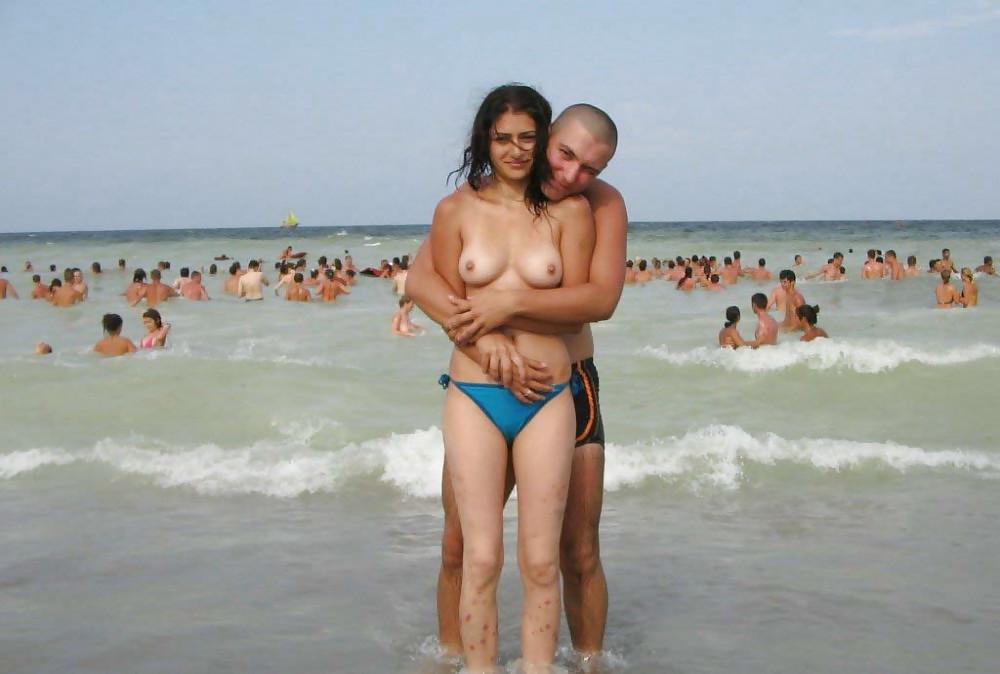 25P Cute Beach Girls