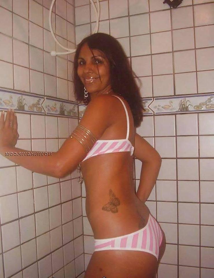 25P Latina ass at the beach 2