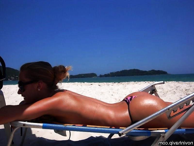 25P Latina ass at the beach 2