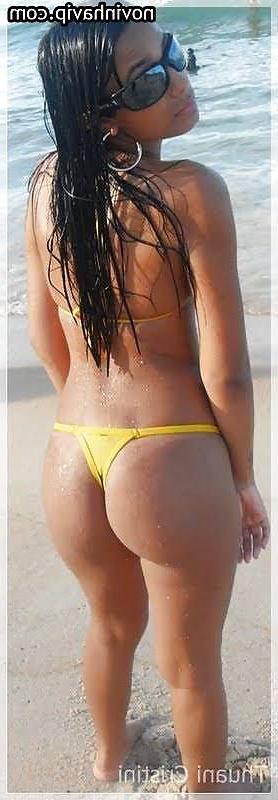 25P Latina ass at the beach 2