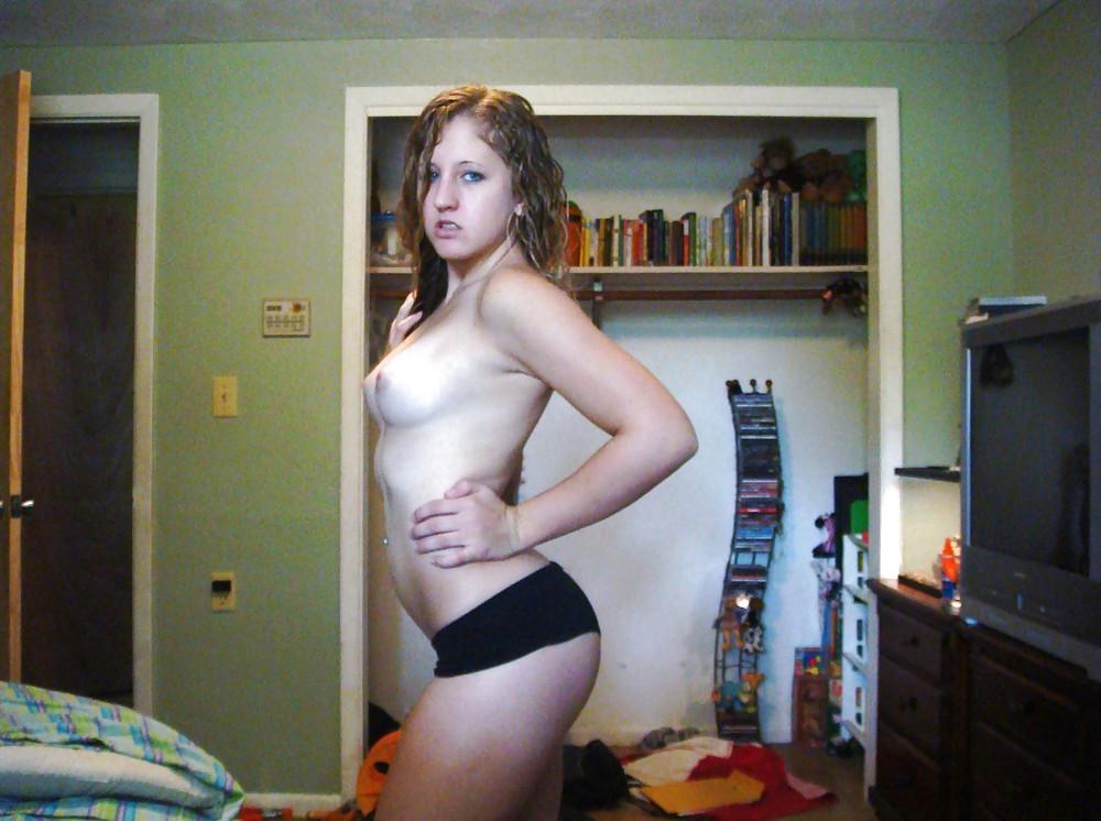 16P YOUNG COLLEGE GIRL