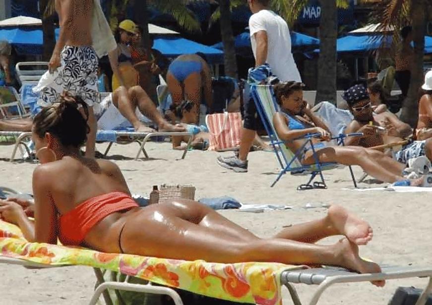 25P Beach Girls 1