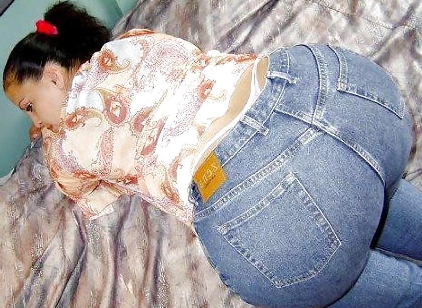 25P Girls in tight pants 14