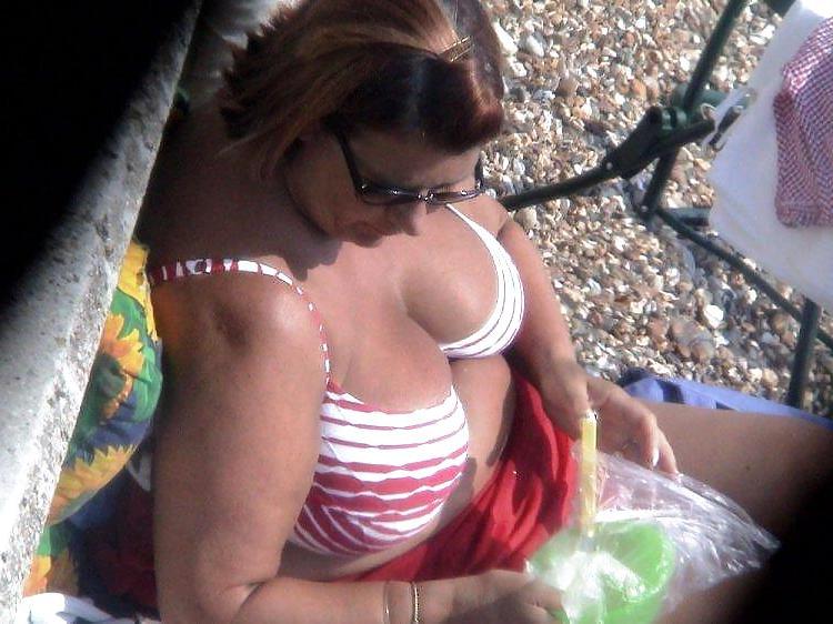 25P Busty granny on the beach! Mixed!