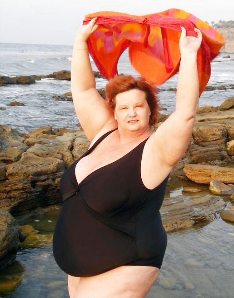 25P Busty granny on the beach! Mixed!