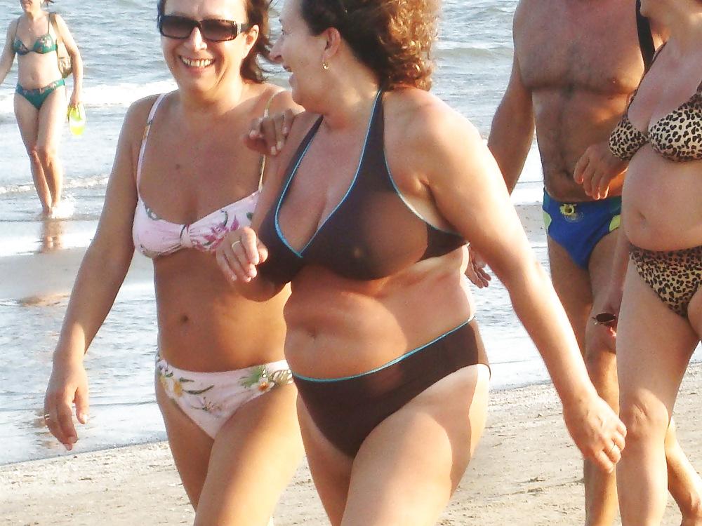 25P Busty granny on the beach! Mixed!