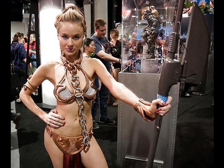 25P Star Wars Slave Leia Dressed and Undressed Gallery 2