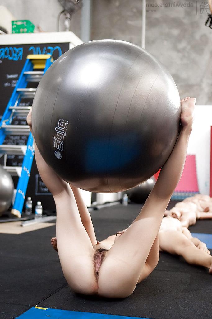 24P Nude Fitness Girls Photos