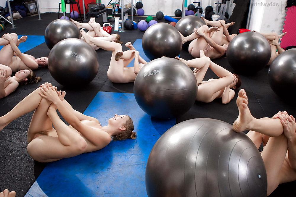 24P Nude Fitness Girls Photos