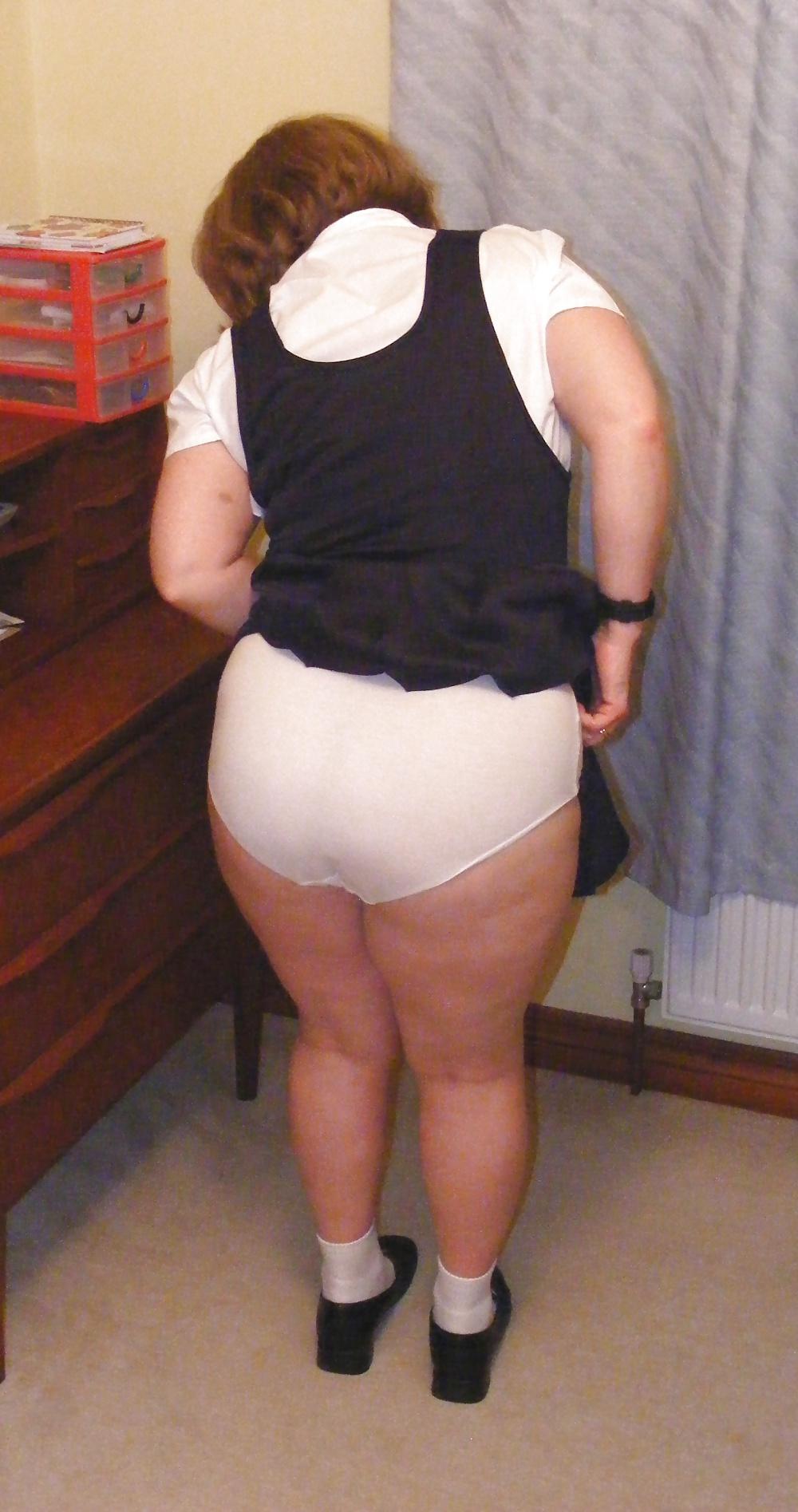 25P Slutty secretary in big white knickers