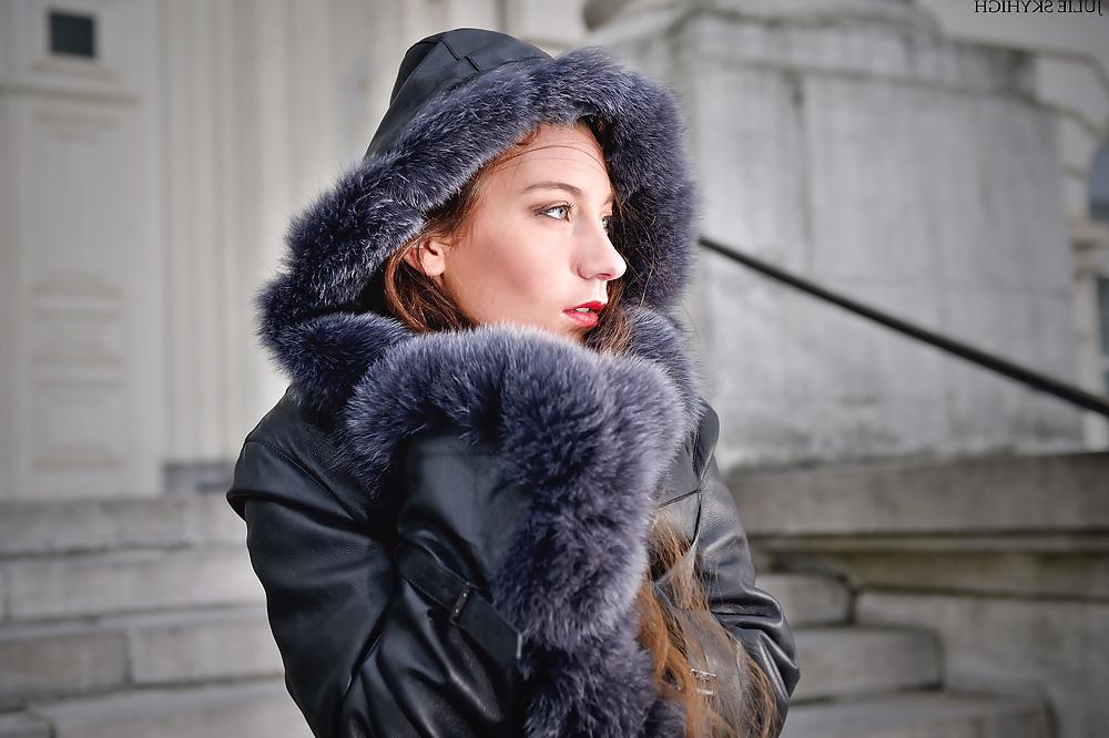 7P Furfetish shooting in long leather furcoat & pantyhosed legs