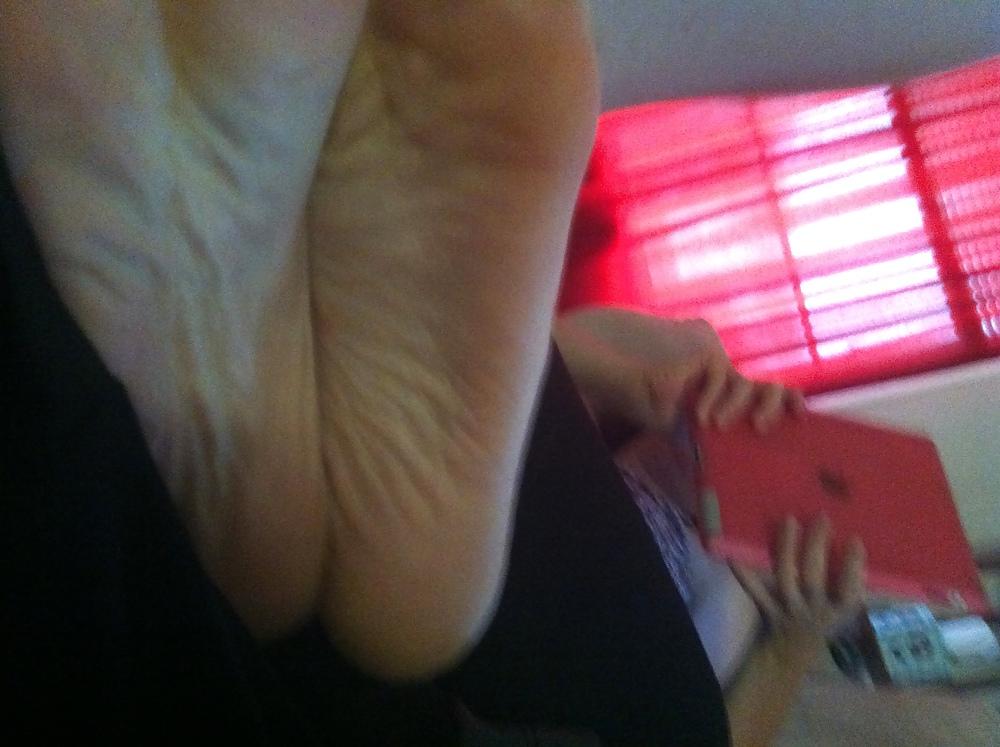 9P The Feet I Worship