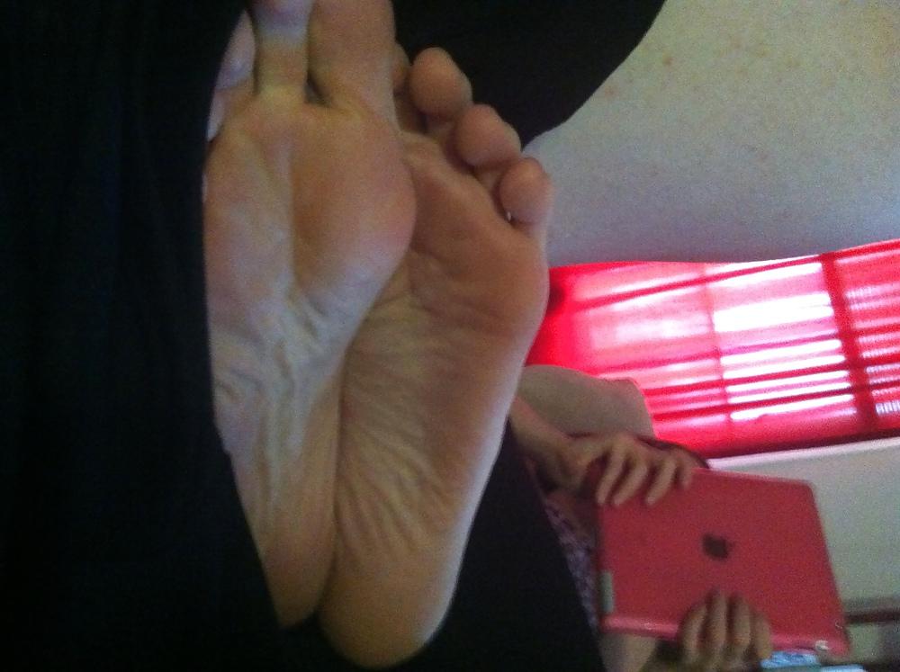 9P The Feet I Worship