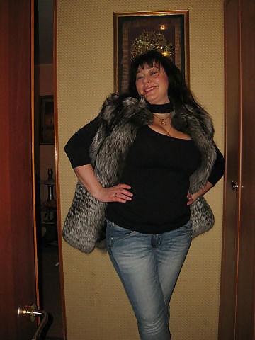 20P Busty Russian Woman 1588