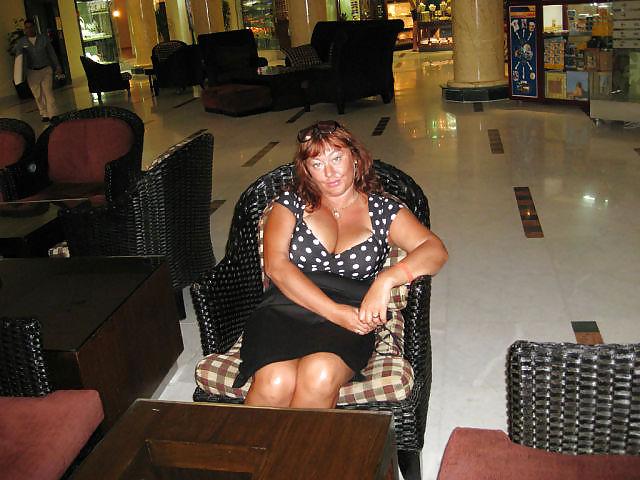20P Busty Russian Woman 1588