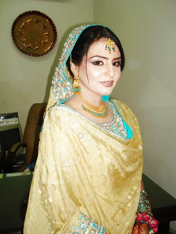 23P Delicious Muslim MILFs 5, Who Would You FUCk?