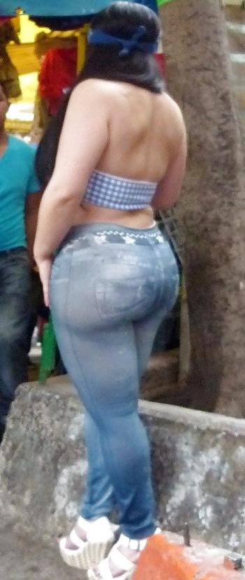 25P Girls in tight pants 1