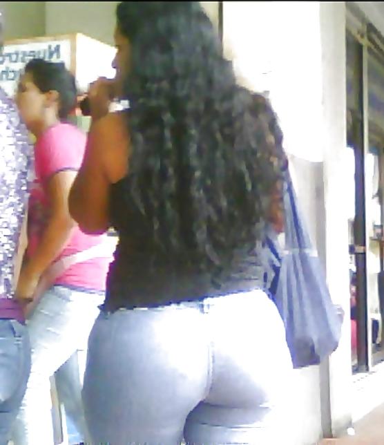 25P Girls in tight pants 1