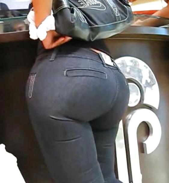 25P Girls in tight pants 1