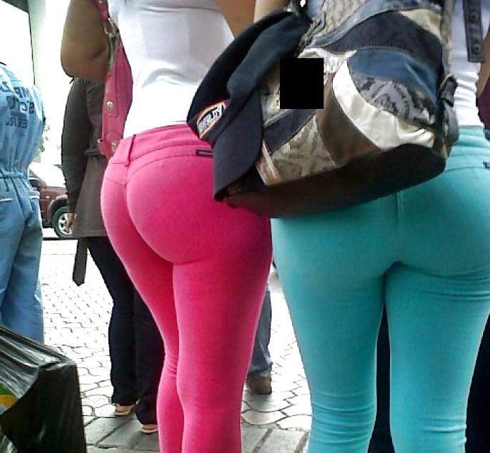 25P Girls in tight pants 1