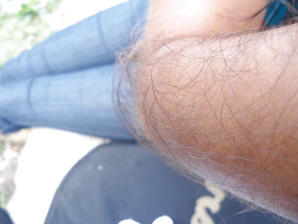 25P Girl with very hairy arms