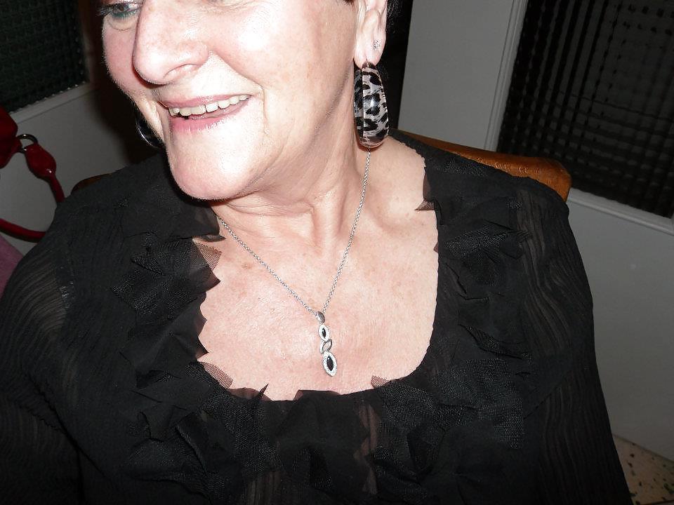 9P My Aunt ,  meine Tante in Nylons