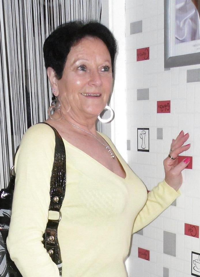 9P My Aunt ,  meine Tante in Nylons