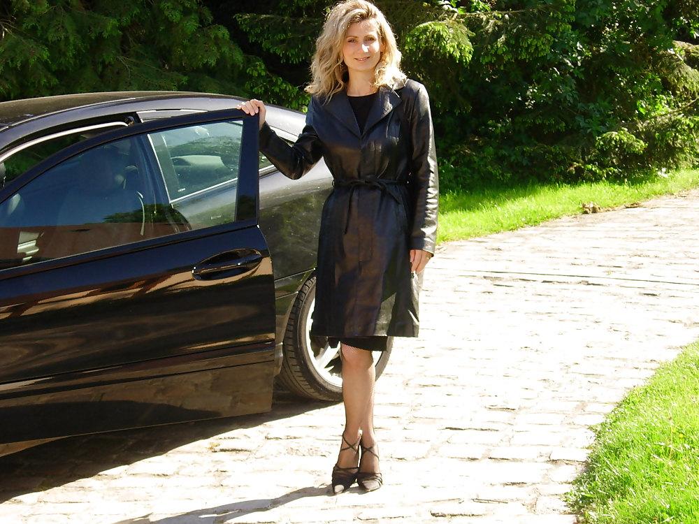 9P Sexy French MILF Sandrine