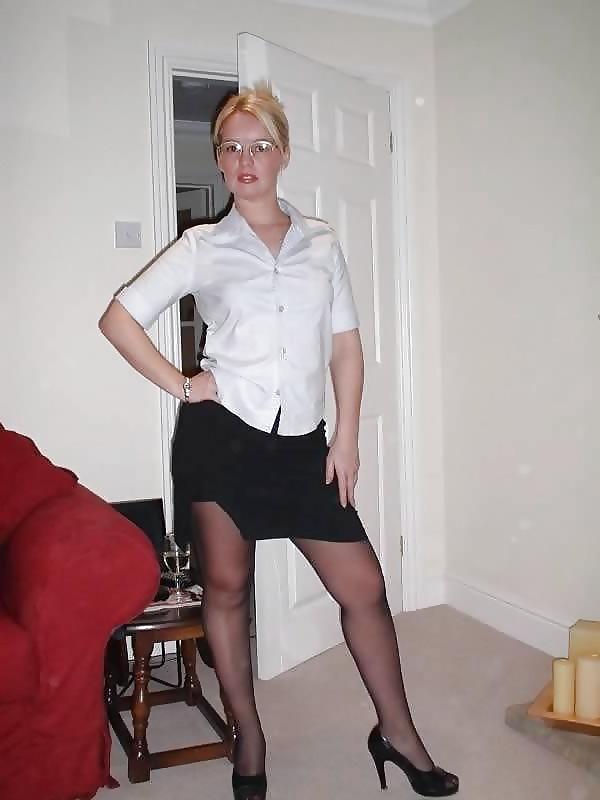 25P Mini-skirt Milf's