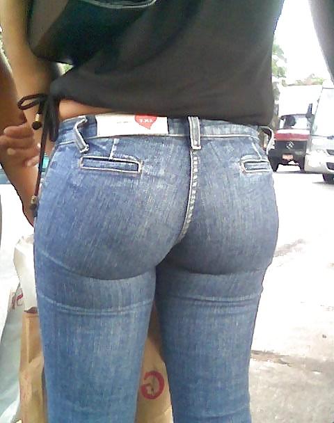 25P Girls in tight pants 11