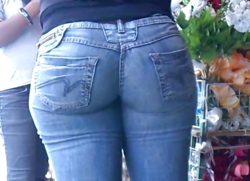 25P Girls in tight pants 11