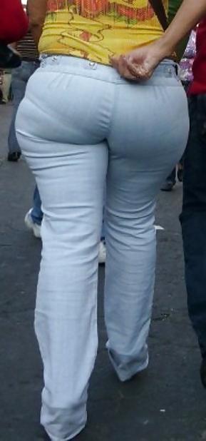 25P Girls in tight pants 11