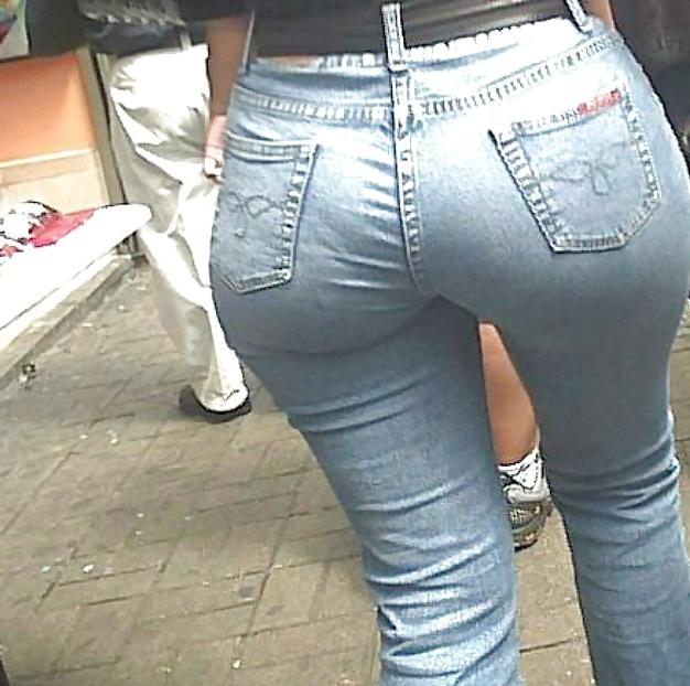 25P Girls in tight pants 11