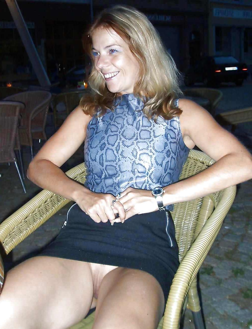 12P Public pussy flashing