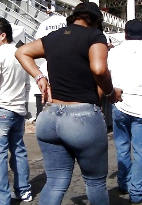 25P Girls in tight pants 17