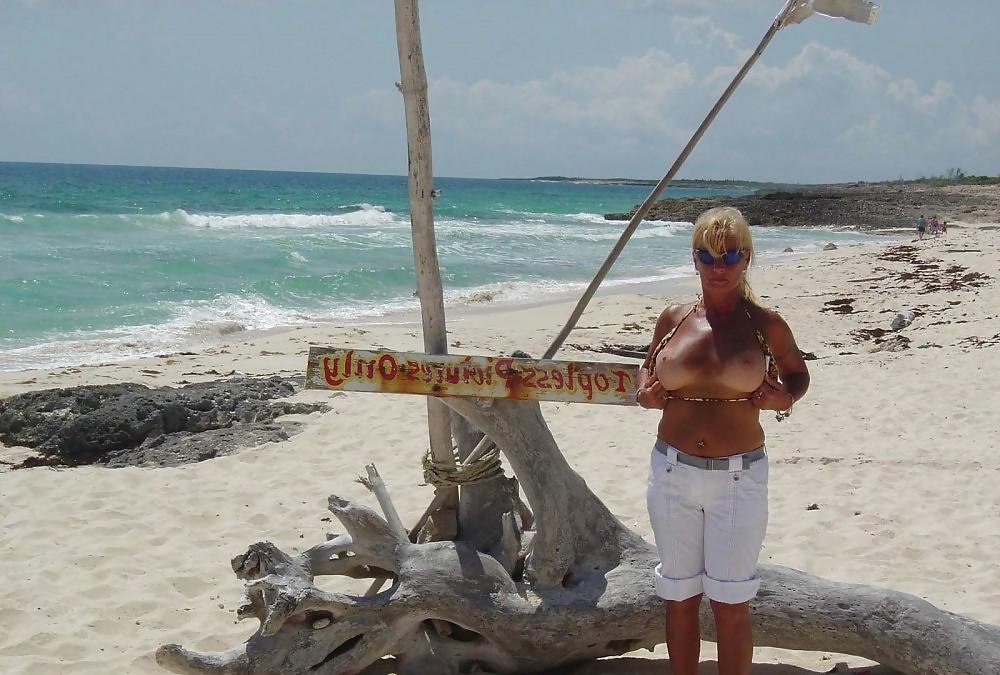 20P Naked beach 27.