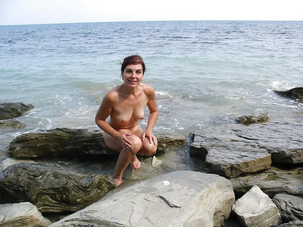 20P Naked beach 27.