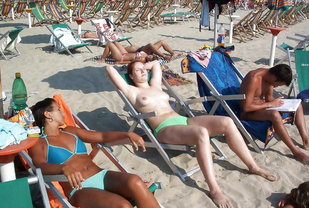 20P Naked beach 27.