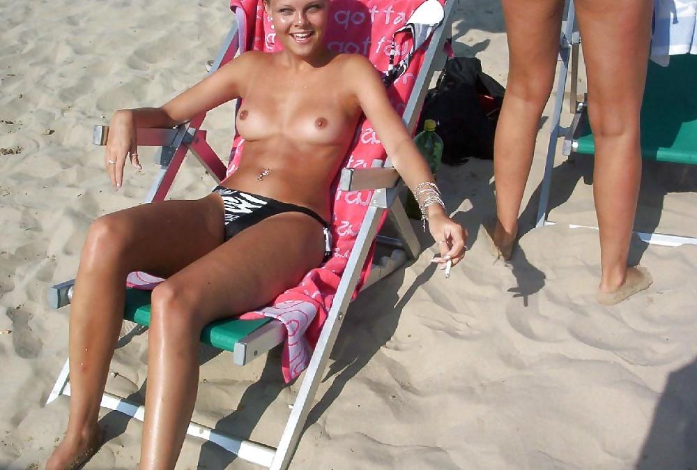 20P Naked beach 27.