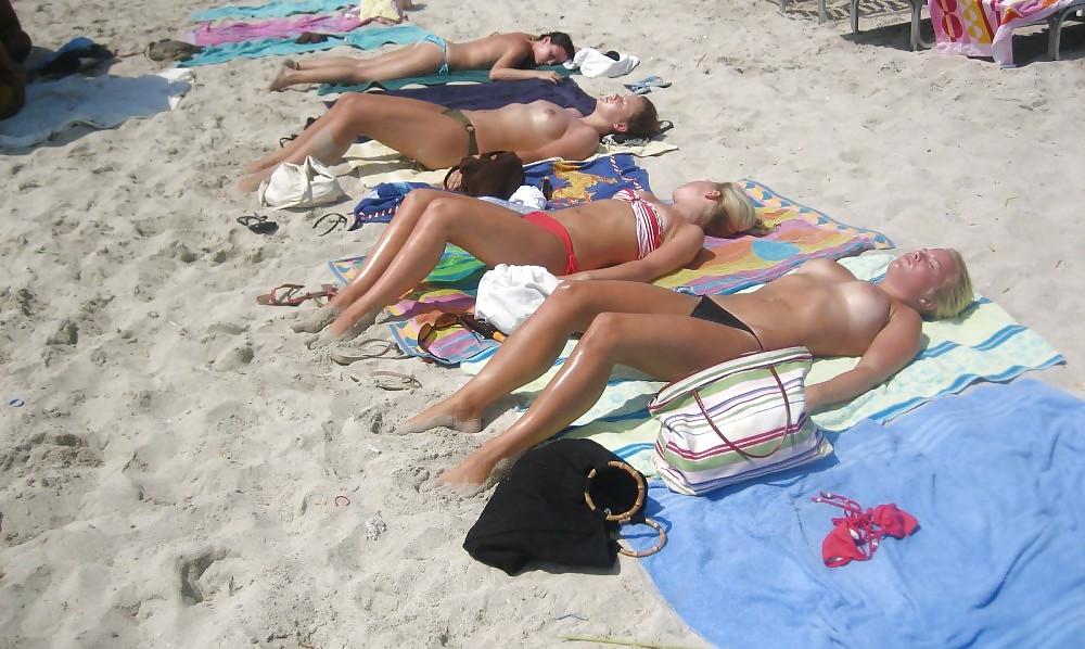 20P Naked beach 27.
