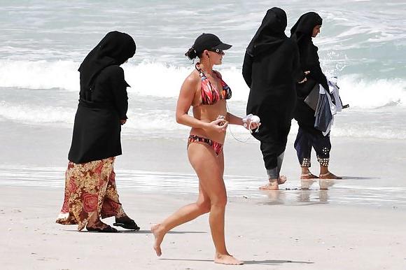 5P Beach voyeur spy cam