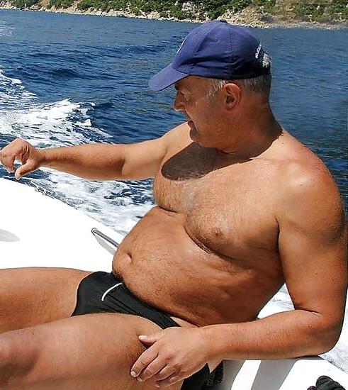 25P Pool, Beach, Shower. A Sunny Day