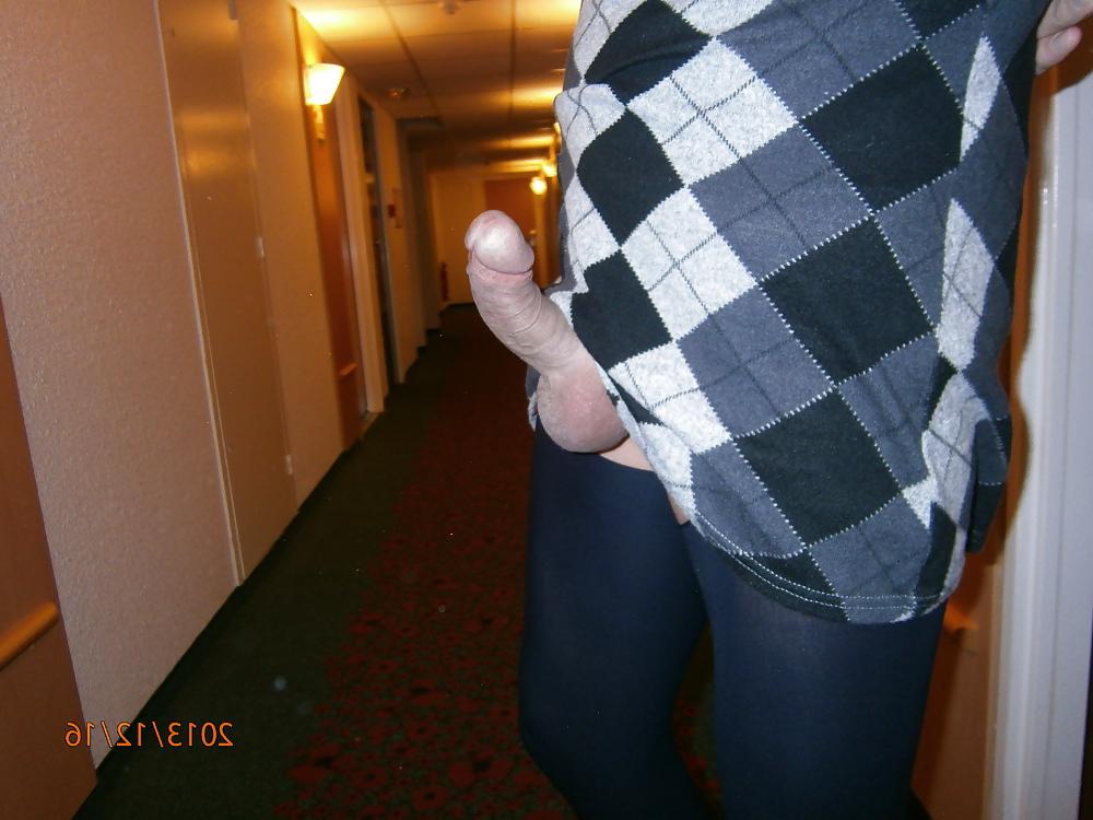 11P Outdoor exhib sexe public masturbation cock flash