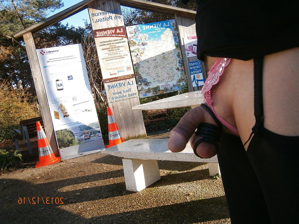 11P Outdoor exhib sexe public masturbation cock flash