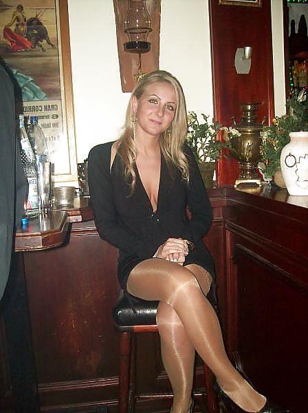 25P Amature nylons 